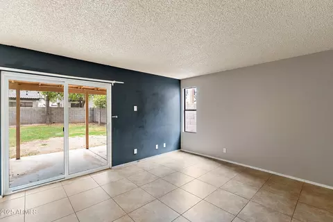 Living - 401 S Ocean Dr, Gilbert, AZ 85233 photo 6 of 6