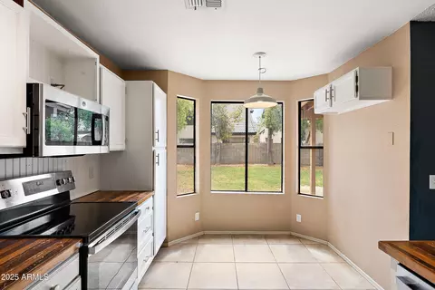 Kitchen - 401 S Ocean Dr, Gilbert, AZ 85233 photo 2 of 4