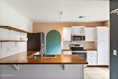 Kitchen - 401 S Ocean Dr, Gilbert, AZ 85233 photo 1 of 4