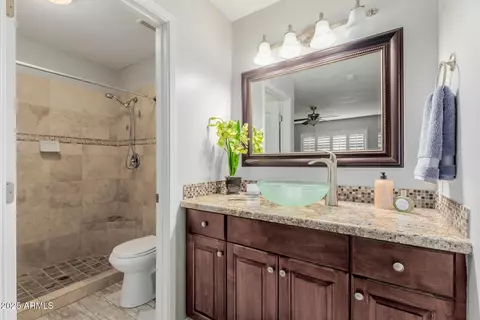 Bath - 5525 E Thomas Rd #H1, Phoenix, AZ 85018 photo 3 of 4
