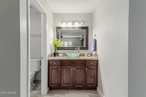 Bath - 5525 E Thomas Rd #H1, Phoenix, AZ 85018 photo 4 of 4
