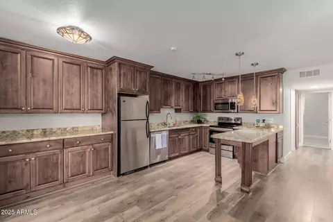 Kitchen - 5525 E Thomas Rd #H1, Phoenix, AZ 85018 photo 3 of 5