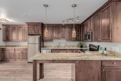 Kitchen - 5525 E Thomas Rd #H1, Phoenix, AZ 85018 photo 2 of 5