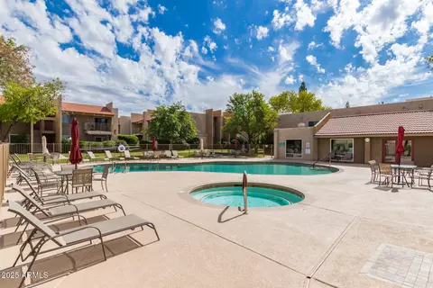 Exterior - 5525 E Thomas Rd #H1, Phoenix, AZ 85018 photo 8 of 10