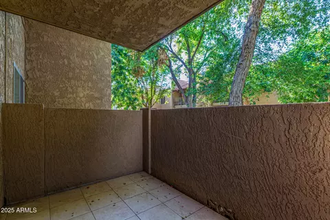 Exterior - 5525 E Thomas Rd #H1, Phoenix, AZ 85018 photo 1 of 10