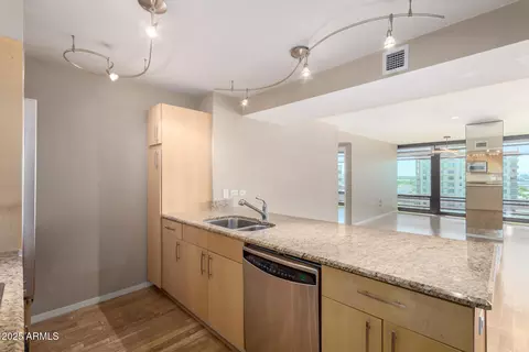 Kitchen - 4808 N 24th St #1127, Phoenix, AZ 85016 photo 2 of 3