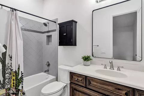 Bath - 3076 E La Costa Dr, Gilbert, AZ 85298 photo 9 of 9