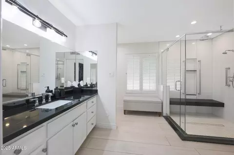 Bath - 2101 E Pasadena Ave, Phoenix, AZ 85016 photo 3 of 5