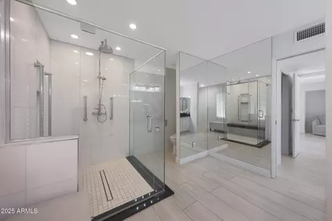 Bath - 2101 E Pasadena Ave, Phoenix, AZ 85016 photo 2 of 5