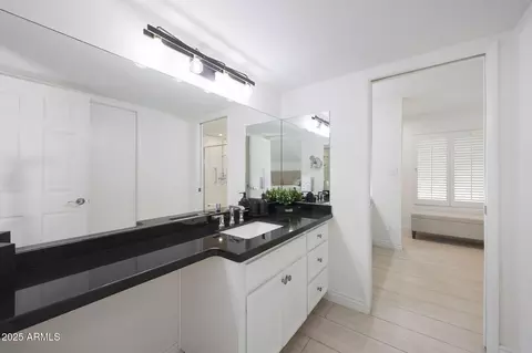 Bath - 2101 E Pasadena Ave, Phoenix, AZ 85016 photo 1 of 5