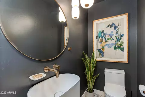 Bath - 6191 N 29th Pl, Phoenix, AZ 85016 photo 3 of 3