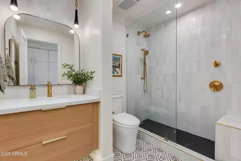 Bath - 6191 N 29th Pl, Phoenix, AZ 85016 photo 2 of 3