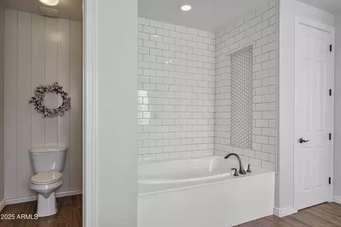 Bath - 4292 E Morrison Ranch Pkwy, Gilbert, AZ 85296 photo 5 of 7