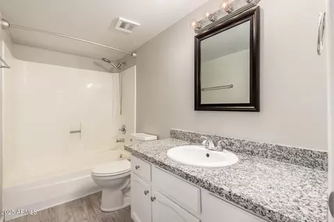 Bath - 4628 N 19th Ave, Phoenix, AZ 85015 photo 5 of 5