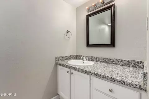 Bath - 4628 N 19th Ave, Phoenix, AZ 85015 photo 1 of 5