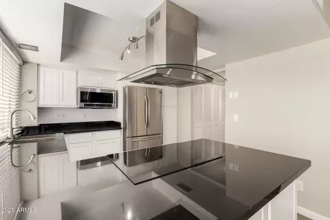 Kitchen - 4628 N 19th Ave, Phoenix, AZ 85015 photo 2 of 5