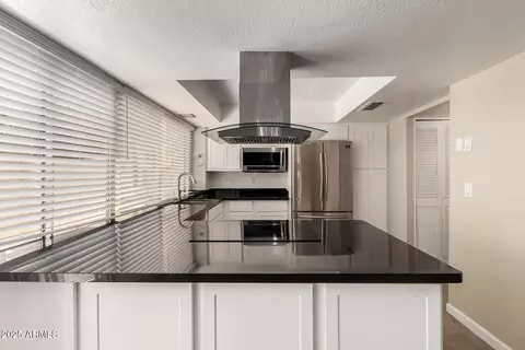 Kitchen - 4628 N 19th Ave, Phoenix, AZ 85015 photo 3 of 5