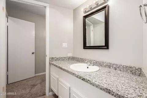 Bath - 4628 N 19th Ave, Phoenix, AZ 85015 photo 4 of 5
