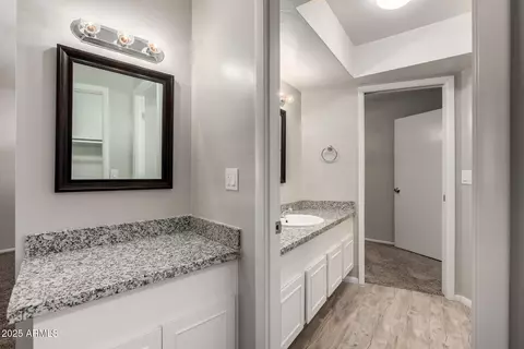 Bath - 4628 N 19th Ave, Phoenix, AZ 85015 photo 3 of 5