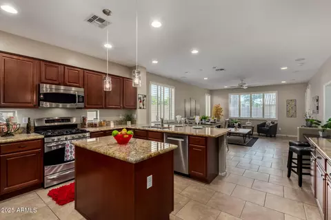 Kitchen - 7172 S Sinova Ct, Gilbert, AZ 85298 photo 2 of 3