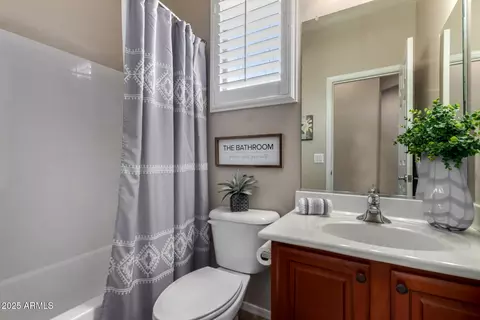 Bath - 7172 S Sinova Ct, Gilbert, AZ 85298 photo 2 of 2