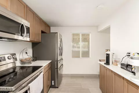 Kitchen - 1221 E Alta Vista Rd, Phoenix, AZ 85042 photo 2 of 3