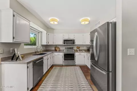 Kitchen - 3625 E Rosemonte Dr, Phoenix, AZ 85050 photo 2 of 2
