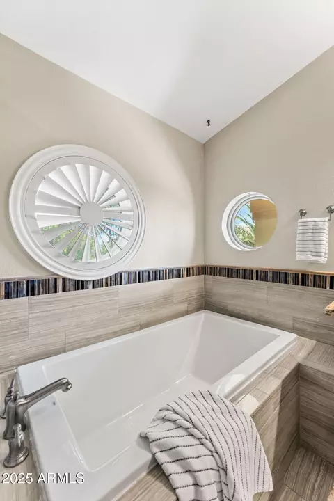 Bath - 3625 E Rosemonte Dr, Phoenix, AZ 85050 photo 3 of 5