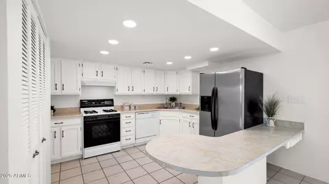 Kitchen - 2249 E Hillery Dr, Phoenix, AZ 85022 photo 1 of 2