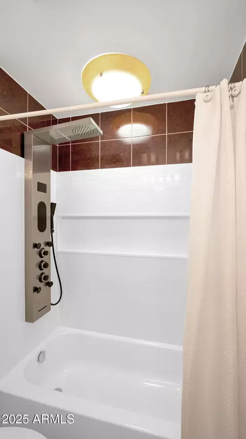 Bath - 2249 E Hillery Dr, Phoenix, AZ 85022 photo 2 of 3