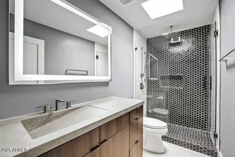 Bath - 5446 E Cambridge Ave, Phoenix, AZ 85008 photo 1 of 4