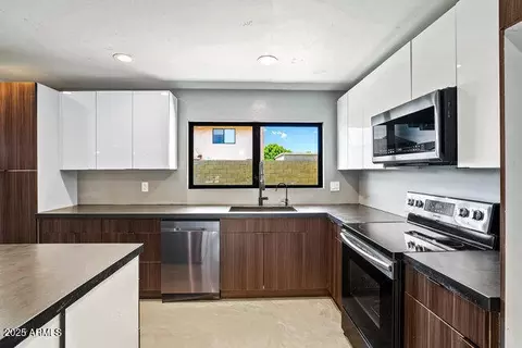 Kitchen - 5446 E Cambridge Ave, Phoenix, AZ 85008 photo 5 of 7