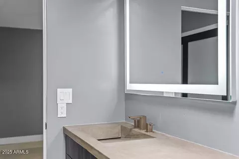 Bath - 5446 E Cambridge Ave, Phoenix, AZ 85008 photo 3 of 4