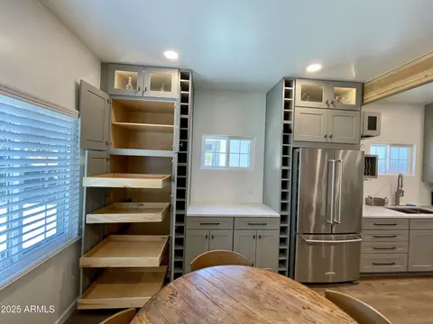 Kitchen - 1327 E Fillmore St, Phoenix, AZ 85006 photo 3 of 4