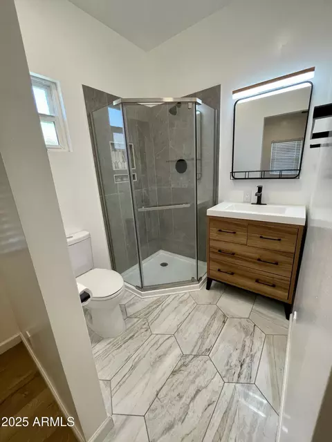 Bath - 1327 E Fillmore St, Phoenix, AZ 85006 photo 1 of 2