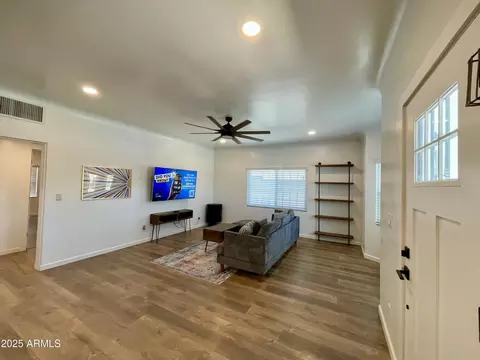Living - 1327 E Fillmore St, Phoenix, AZ 85006 photo 1 of 1