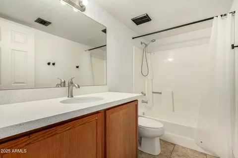 Bath - 1720 E Thunderbird Rd #1094, Phoenix, AZ 85022 photo 1 of 4