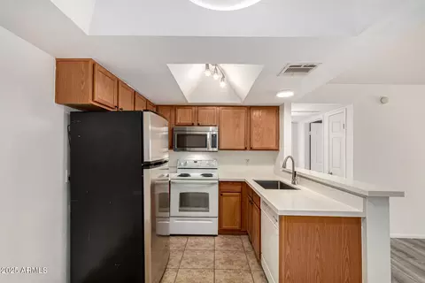 Kitchen - 1720 E Thunderbird Rd #1094, Phoenix, AZ 85022 photo 3 of 4