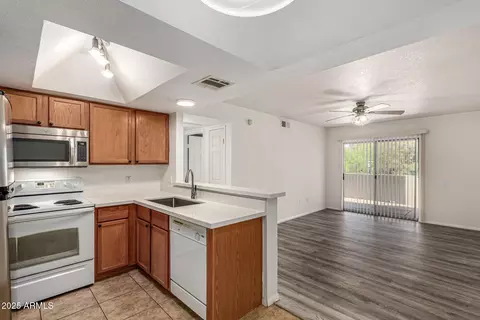 Kitchen - 1720 E Thunderbird Rd #1094, Phoenix, AZ 85022 photo 2 of 4