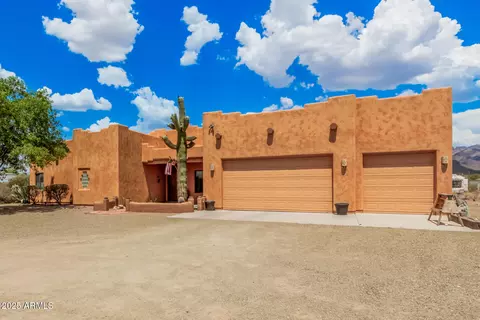 Exterior - 1025 N Boyd Rd, Apache Junction, AZ 85119 photo 4 of 13