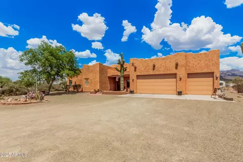 Exterior - 1025 N Boyd Rd, Apache Junction, AZ 85119 photo 3 of 13