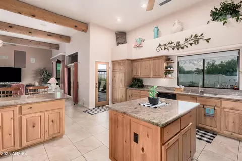 Kitchen - 1025 N Boyd Rd, Apache Junction, AZ 85119 photo 4 of 4