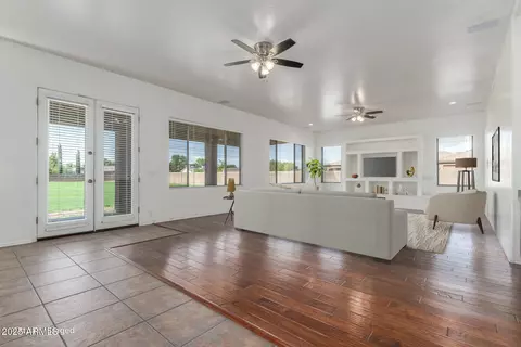 Living - 2612 E Ridgewood Ln, Gilbert, AZ 85298 photo 2 of 5
