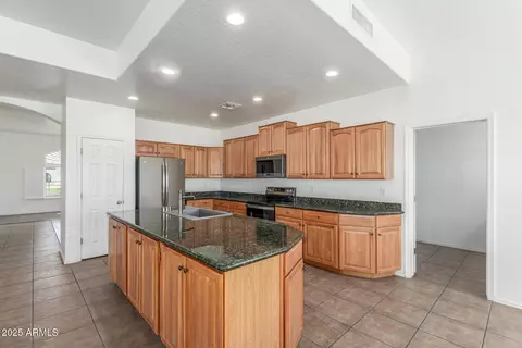 Kitchen - 2612 E Ridgewood Ln, Gilbert, AZ 85298 photo 2 of 2