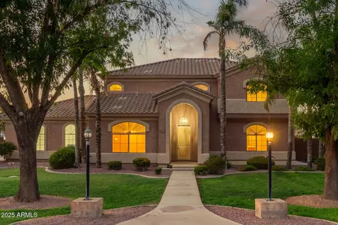 Exterior - 2612 E Ridgewood Ln, Gilbert, AZ 85298 photo 3 of 6