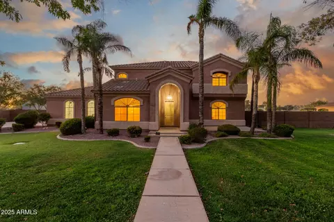 Exterior - 2612 E Ridgewood Ln, Gilbert, AZ 85298 photo 2 of 6