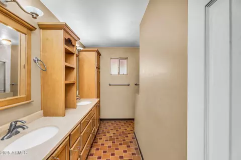 Bath - 414 E Morgan Dr, Gilbert, AZ 85295 photo 3 of 6