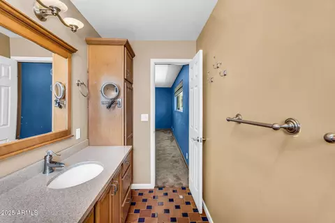 Bath - 414 E Morgan Dr, Gilbert, AZ 85295 photo 2 of 6
