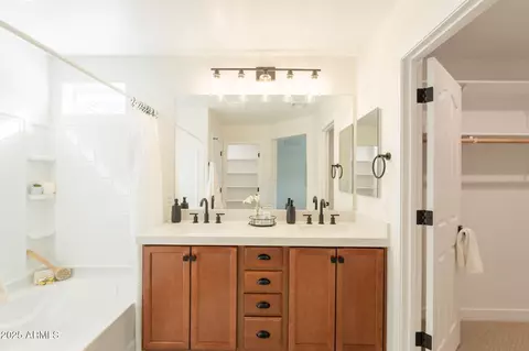 Bath - 10236 E Kinetic Dr, Mesa, AZ 85212 photo 3 of 5