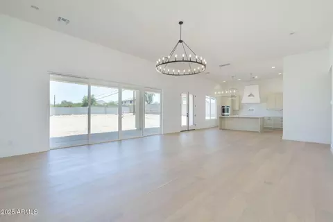 Living - 2099 N 77th Pl, Mesa, AZ 85207 photo 2 of 4